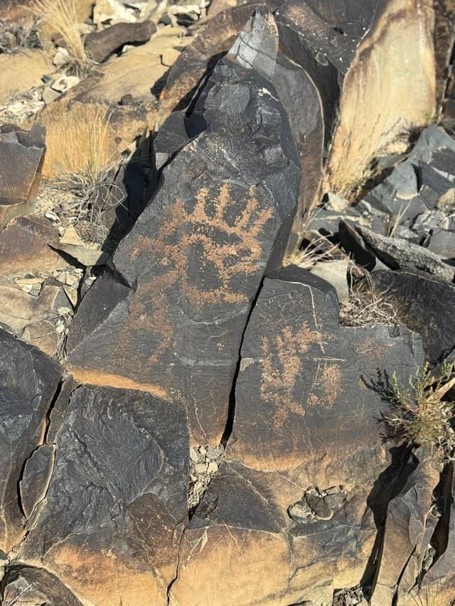 Миниатюра Петроглифы Балхаш-Саяка