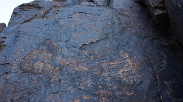 Миниатюра Аксув (петроглифы Чаткальского хребта)